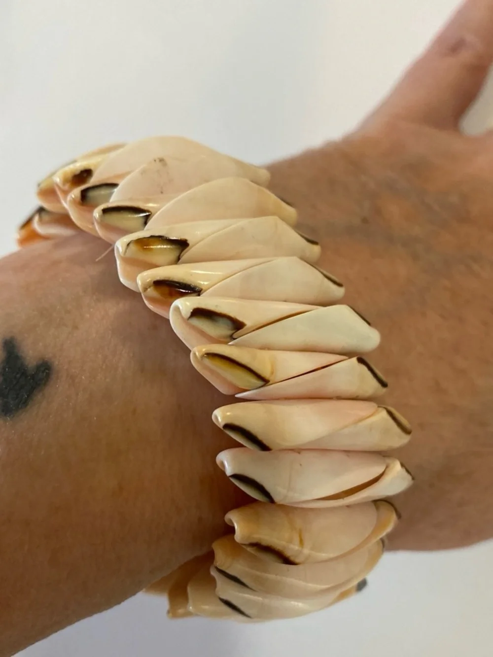Natural Shell Stretch Bracelet - Cream Pink